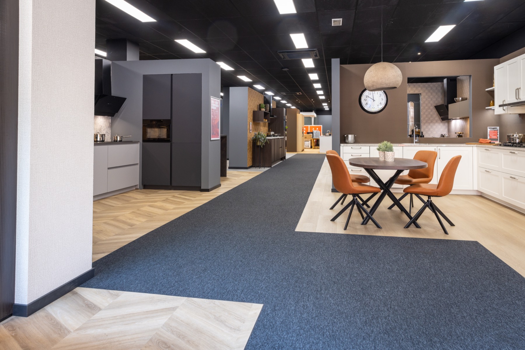 Overzicht van de REDDY showroom in Alphen aan den Rijn